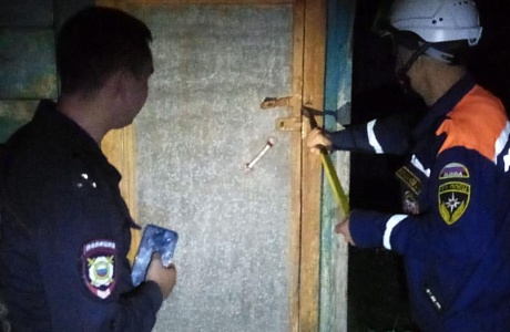 Пожарные помогли женщине получить медицинскую помощь Пожарные помогли женщине получить медицинскую помощь