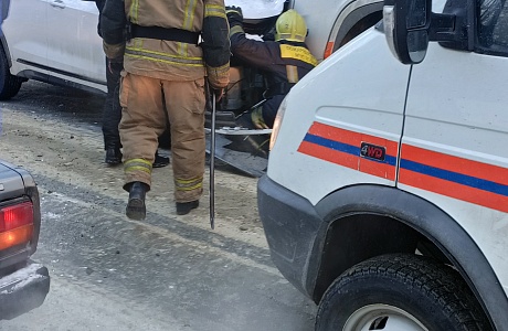 Спасатели приняли участие в ликвидации последствий ДТП