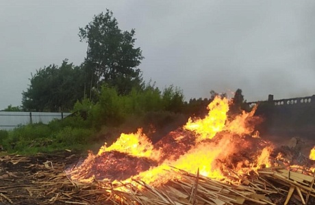 Пожарные ликвидировали возгорание в Богословке Пожарные ликвидировали возгорание в Богословке