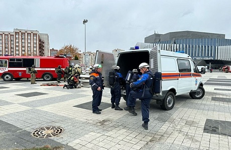 Спасатели и пожарные центра приняли участие в пожарно-тактическом учении на ККЗ "Пенза". Спасатели и пожарные центра приняли участие в пожарно-тактическом учении на ККЗ "Пенза".