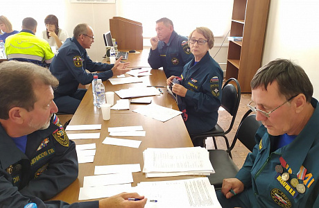Спасатели подтвердили высшую квалификацию "спасатель международного класса" Спасатели подтвердили высшую квалификацию "спасатель международного класса"