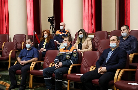 Сотрудникам центра вручены награды Губернатора и Законодательного собрания Пензенской области.