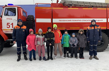 Пожарные ПСЧ-51 г. Никольска провели экскурсию для детей
