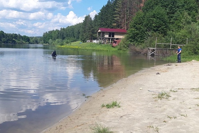 Водолазы провели обследование пруда "Чертанский"  в селе Неверкино.