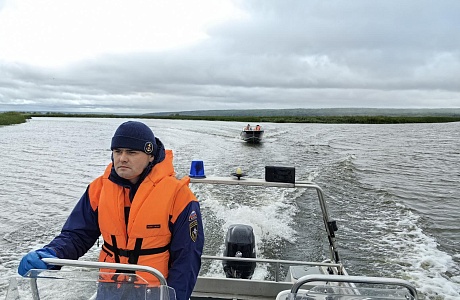 Спасатели произвели водолазный поиск