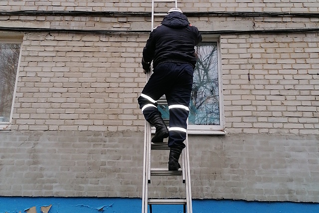 Спасатели помогли женщине получить медицинскую помощь Спасатели помогли женщине получить медицинскую помощь