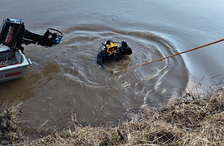Спасатели произвели водолазный поиск Спасатели произвели водолазный поиск