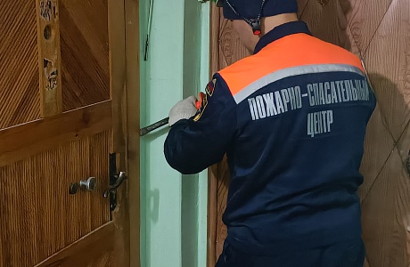 Спасатели обеспечили родственникам доступ в квартиру Спасатели обеспечили родственникам доступ в квартиру