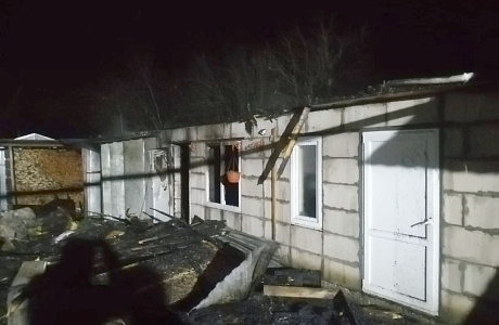 В р.п.Чаадаевка ликвидировано возгорание хозяйственных построек.